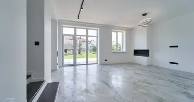Casa de campo 5 habitaciones en Kalodziscanski sielski Saviet, Belarús