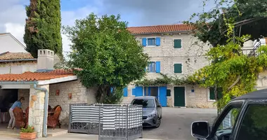 Dom wolnostojący 3 pokoi w Kanfanar, Chorwacja