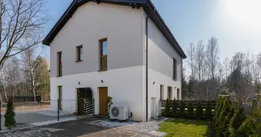 3 bedroom apartment in Dziekanow Lesny, Poland