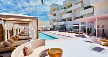 3-star hotel for sale, 121 rooms, in the heart of Chaweng city. Near Koh Samui Airport, Thailand, only 3 km. in Baan Chaweng, Thailand