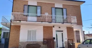 House 11 rooms in Falerone, Italy