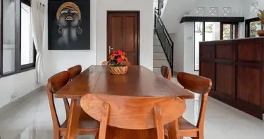 The Light House Villa in Ubud offers a spacious villa with three bedrooms and three bathrooms.  w Ubud District, Indonezja