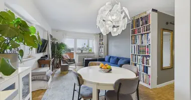 Квартира 3 комнаты в Варшава, Польша