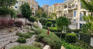 Apartamento 3 habitaciones en Lustica, Montenegro