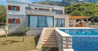 Villa 4 bedrooms in Rijeka Rezevici, Montenegro