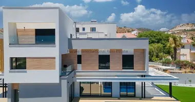 Villa 5 bedrooms in Agios Tychonas, Cyprus