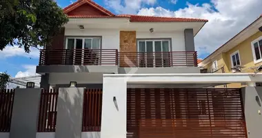 Villa de 4 habitaciones en Sangkat Phsar Daeum Thkov, Camboya