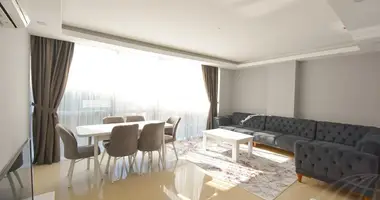 Oficina 90 m² en Muratpasa, Turquía