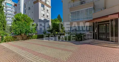 2 bedroom apartment in Konyaalti, Turkey