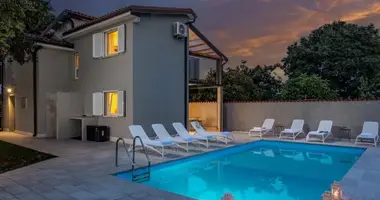 Villa 4 bedrooms in Grad Novigrad, Croatia