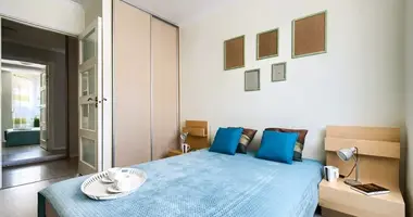 Mieszkanie 3 pokoi w Warszawa, Polska