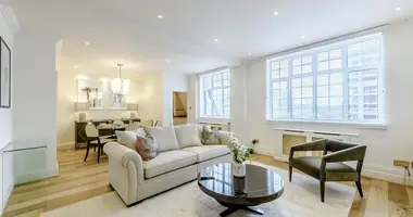 3 bedroom apartment in London, United Kingdom