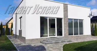 Casa en Kamianica Zyravieckaja, Belarús