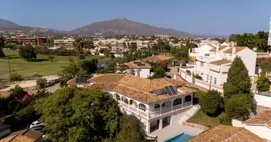 5 bedroom house in San Pedro Alcantara, Spain