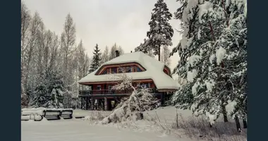 Casa 8 habitaciones en Amatciems, Letonia