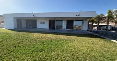 Dom 4 pokoi w Parekklisia, Cypr