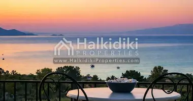 Villa 2 rooms in Nea Roda, Greece