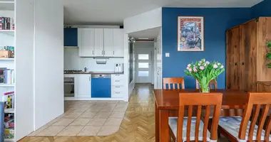 Mieszkanie 3 pokoi w Warszawa, Polska