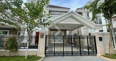 Willa 4 pokoi w Sangkat Roluoh, Kambodża