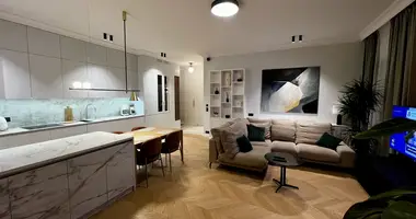 Mieszkanie 4 pokoi w Warszawa, Polska