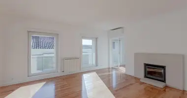 Квартира 3 спальни в Alvalade, Португалия