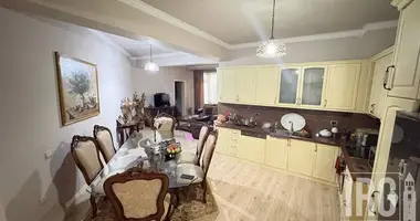 3 bedroom apartment in Tirana Municipality, Albania