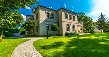 7 room house in Lomianki, Poland