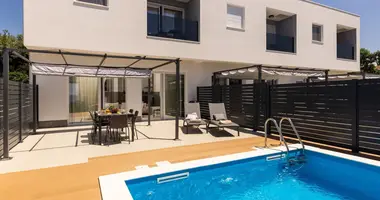 Apartamento 3 habitaciones en Opcina Dezanovac, Croacia