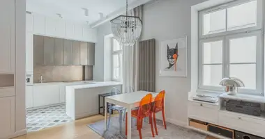 Wohnung 4 zimmer in Warschau, Polen