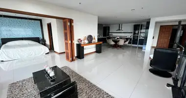 Condo 3 bedrooms in Pattaya City, Thailand