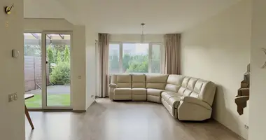 Casa 4 habitaciones en Pinki, Letonia