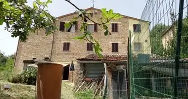 Casa 12 habitaciones en Terni, Italia
