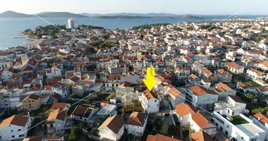 8 room house in Vodice, Croatia