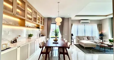 Casa 4 habitaciones en Bang Sare, Tailandia