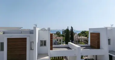Villa 5 bedrooms in Paralimni, Cyprus