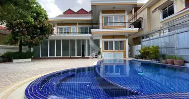 4 bedroom Villa in Sangkat Phsar Daeum Thkov, Cambodia