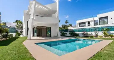 4 bedroom house in Estepona, Spain