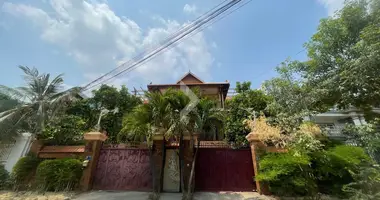 Villa 4 chambres dans Sangkat Phsar Daeum Thkov, Cambodge
