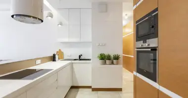 Mieszkanie 3 pokoi w Warszawa, Polska