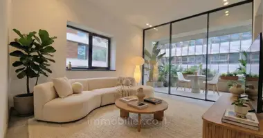 2 room apartment in Tel-Aviv, Israel
