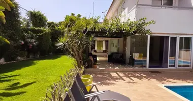Haus 4 Schlafzimmer in Demos Agiou Athanasiou, Zypern