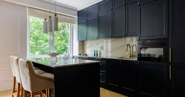 Wohnung 5 zimmer in Warschau, Polen