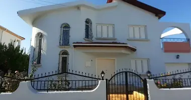 Villa 4 bedrooms in Agios Georgios, Northern Cyprus