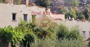 4 bedroom apartment in Calvisio, Italy