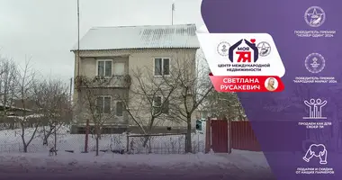 Casa en Maladetchna, Belarús