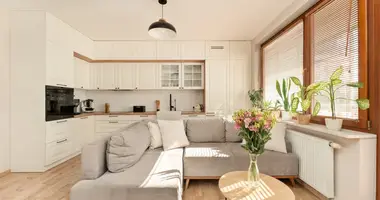 Mieszkanie 3 pokoi w Warszawa, Polska