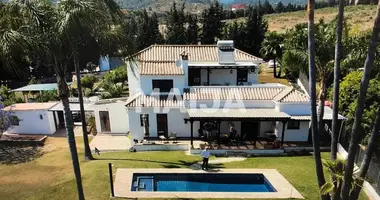 Villa in Estepona, Spain