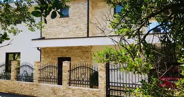 3 bedroom house in Pecurice, Montenegro