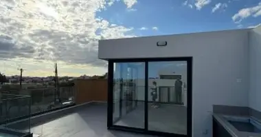 Квартира 4 спальни в Demos Agiou Athanasiou, Кипр