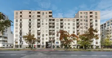 Mieszkanie 3 pokoi w Warszawa, Polska